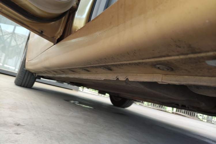 Used Nissan Tiida 2011 1.6L CVT Smart Version Left Side Sill