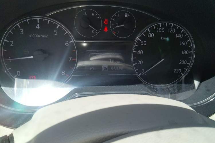 Used Nissan Tiida 2011 1.6L CVT Smart Version Odometer Close Up