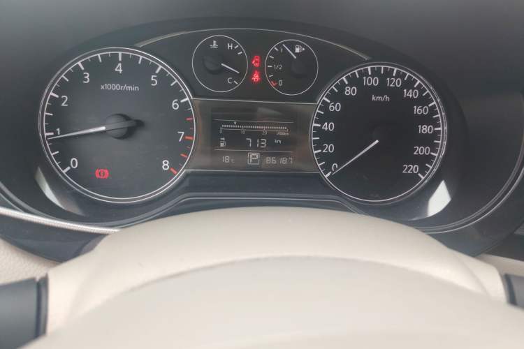 Used Nissan Tiida 2011 1.6L CVT Smart Version Odometer Close Up