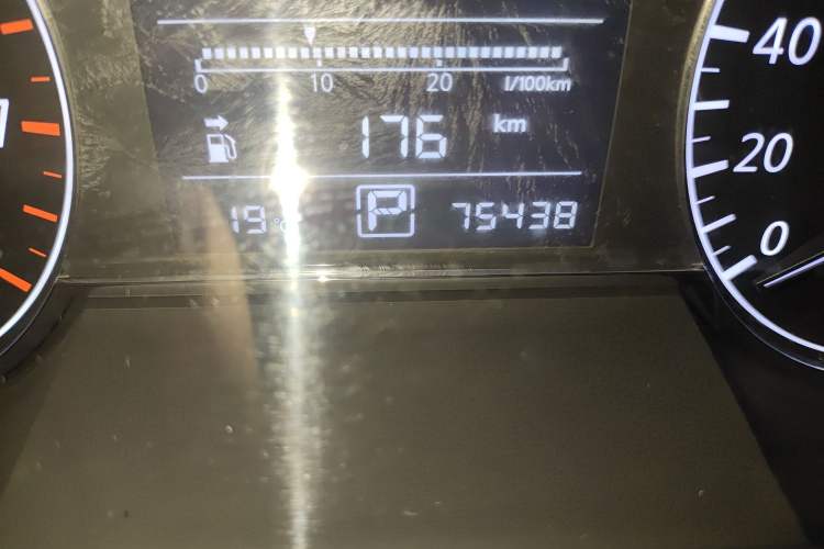 Used Nissan Tiida 2011 1.6L CVT Smart Version Odometer Close Up