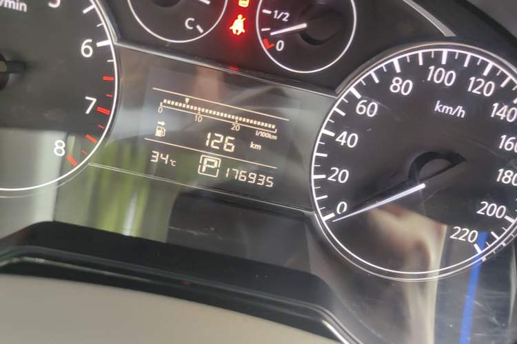 Used Nissan Tiida 2011 1.6L CVT Comfort Model Odometer Close Up