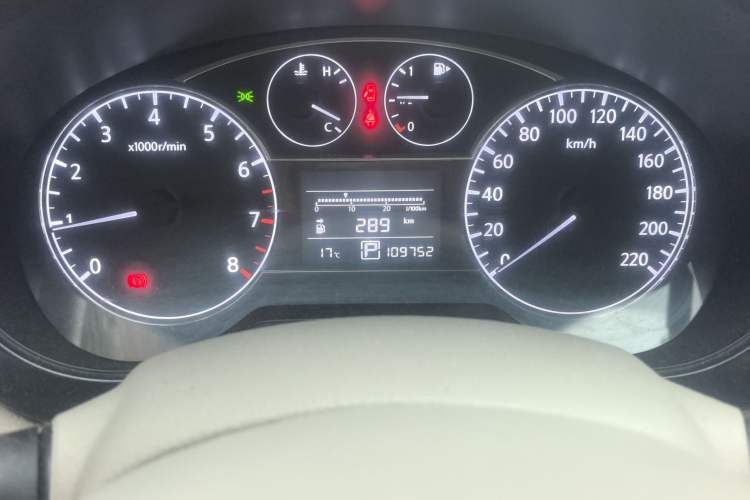 Used Nissan Tiida 2011 1.6L CVT Smart Version Odometer Close Up