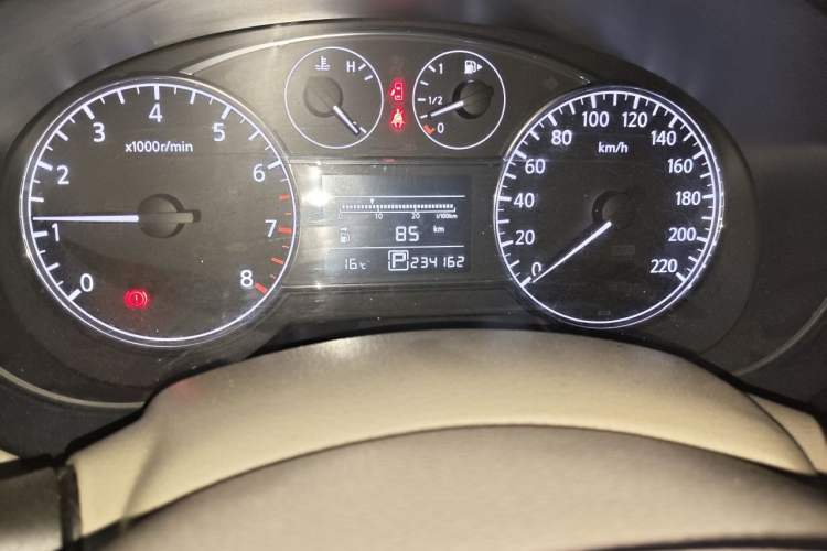Used Nissan Tiida 2011 1.6L CVT Smart Version Odometer Close Up