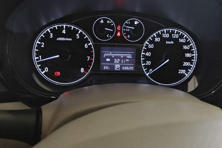 Used Nissan Tiida 2011 1.6L CVT Smart Version Odometer Close Up