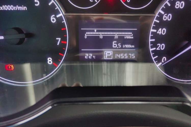 Used Nissan Tiida 2011 1.6L CVT Smart Version Odometer Close Up