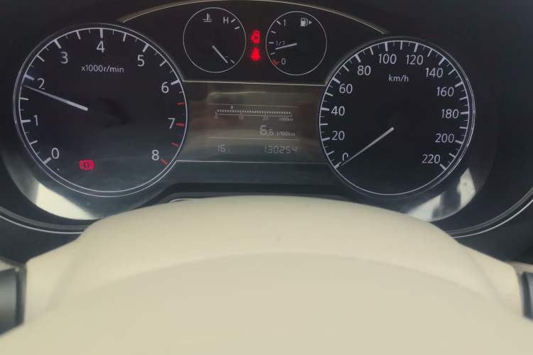 Used Nissan Tiida 2011 1.6L Manual Comfort Edition Odometer Close Up