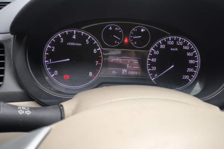 Used Nissan Tiida 2011 1.6L CVT Smart Version Odometer Close Up