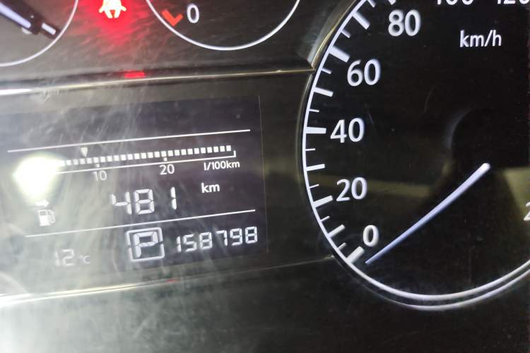 Used Nissan Tiida 2011 1.6L CVT Smart Version Odometer Close Up
