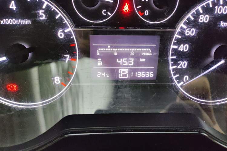 Used Nissan Tiida 2011 1.6L CVT Smart Version Odometer Close Up