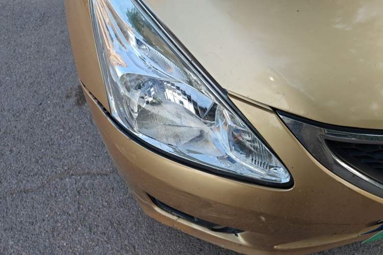 Used Nissan Tiida 2011 1.6L CVT Comfort Model Right Front Headlight
