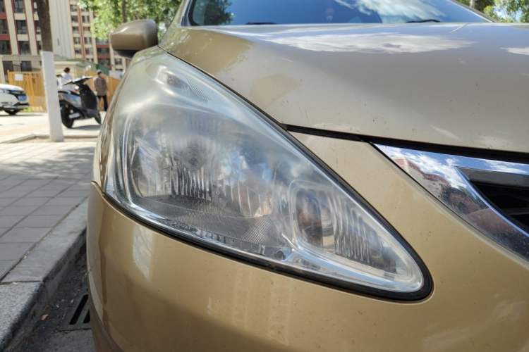 Used Nissan Tiida 2011 1.6L CVT Smart Version Right Front Headlight