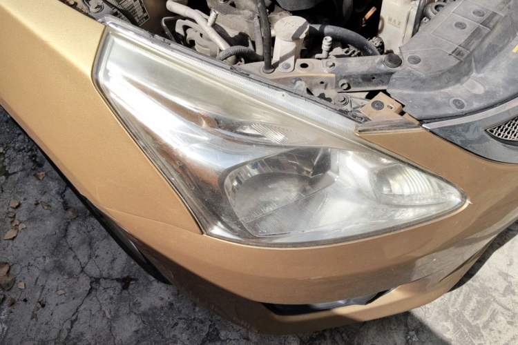 Used Nissan Tiida 2011 1.6L CVT Smart Version Right Front Headlight