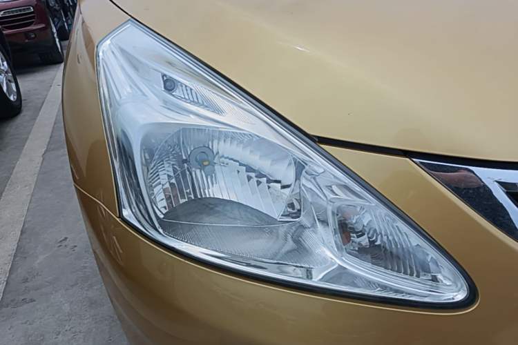 Used Nissan Tiida 2011 1.6L CVT Smart Version Right Front Headlight