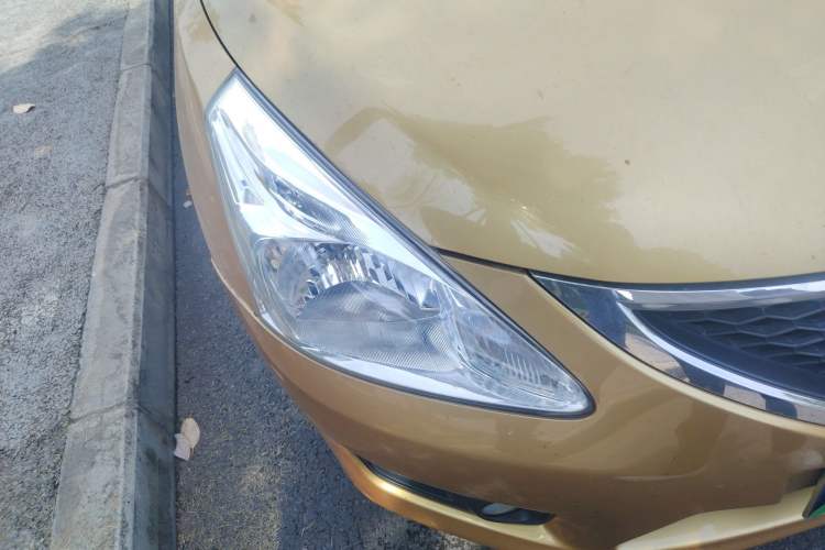 Used Nissan Tiida 2011 1.6L CVT Smart Version Right Front Headlight