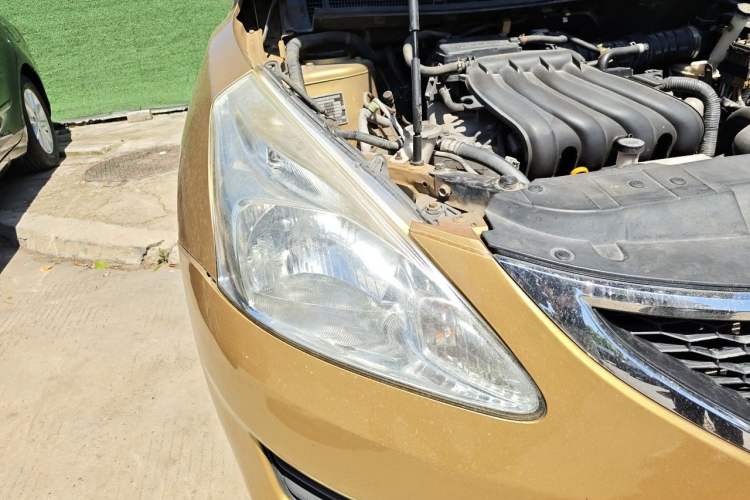 Used Nissan Tiida 2011 1.6L CVT Comfort Model Right Front Headlight
