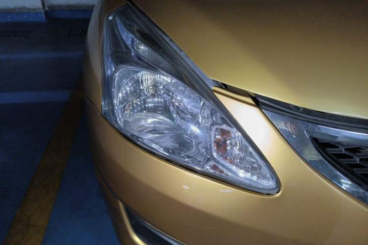 Used Nissan Tiida 2011 1.6L CVT Comfort Model Right Front Headlight
