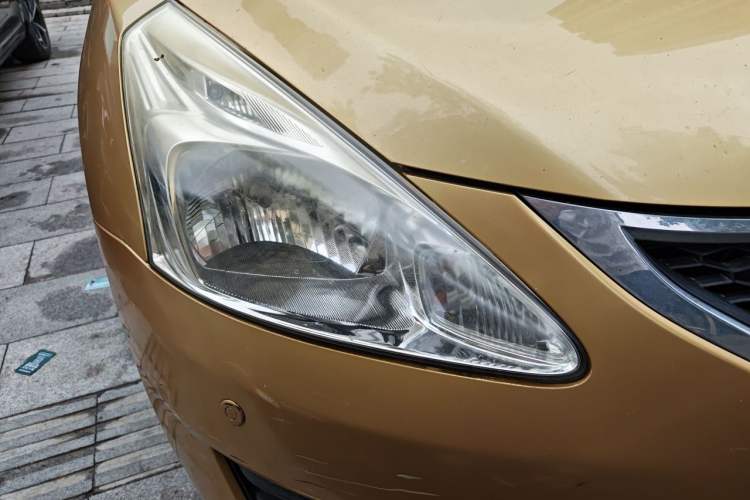 Used Nissan Tiida 2011 1.6L Manual Smart Version Right Front Headlight
