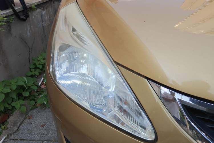 Used Nissan Tiida 2011 1.6L CVT Smart Version Right Front Headlight