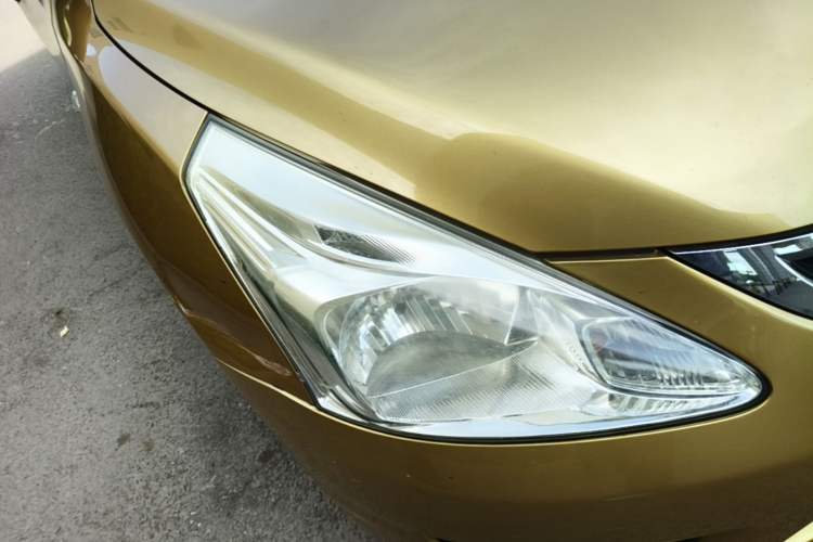 Used Nissan Tiida 2011 1.6L CVT Comfort Model Right Front Headlight