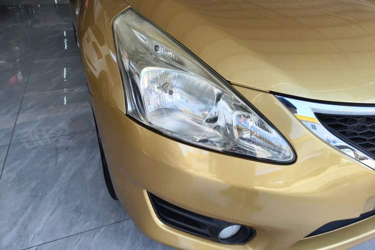 Used Nissan Tiida 2011 1.6L CVT Comfort Model Right Front Headlight