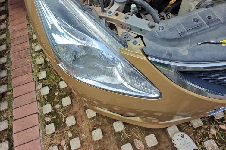 Used Nissan Tiida 2011 1.6L CVT Smart Version Right Front Headlight