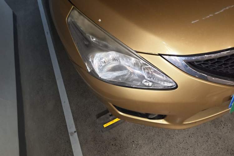 Used Nissan Tiida 2011 1.6L CVT Smart Version Right Front Headlight