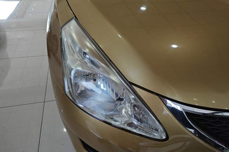 Used Nissan Tiida 2011 1.6L CVT Smart Version Right Front Headlight