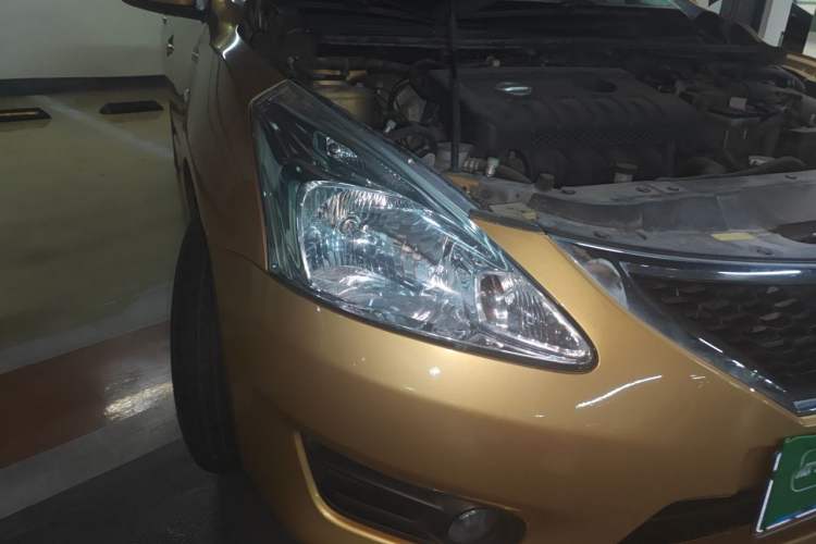 Used Nissan Tiida 2011 1.6L Manual Smart Version Right Front Headlight