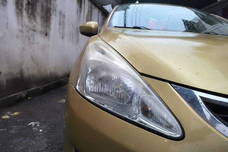 Used Nissan Tiida 2011 1.6L CVT Smart Version Right Front Headlight