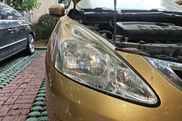 Used Nissan Tiida 2011 1.6L CVT Smart Version Right Front Headlight