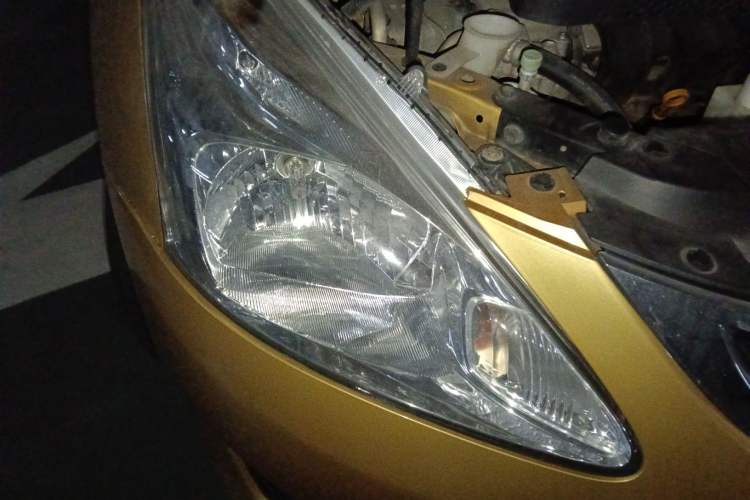 Used Nissan Tiida 2011 1.6L CVT Smart Version Right Front Headlight