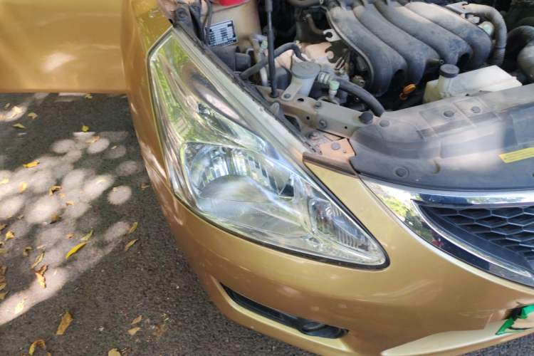 Used Nissan Tiida 2011 1.6L CVT Comfort Model Right Front Headlight