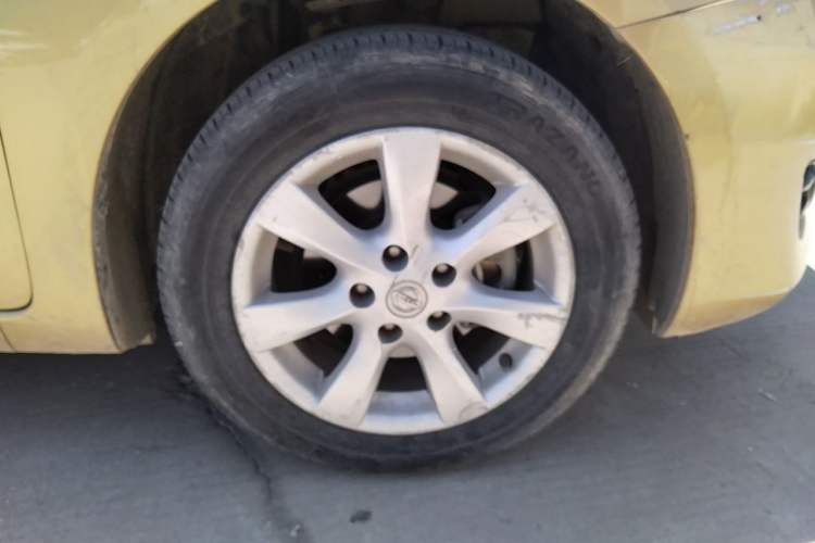 Used Nissan Tiida 2011 1.6L CVT Smart Version Right Front Wheel Hub