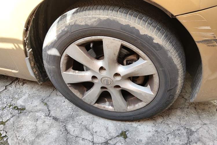 Used Nissan Tiida 2011 1.6L CVT Smart Version Right Front Wheel Hub