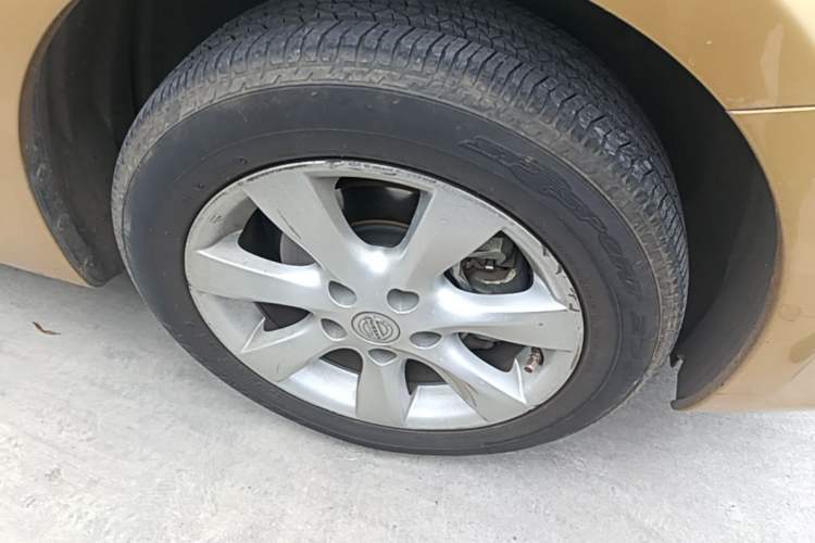 Used Nissan Tiida 2011 1.6L CVT Smart Version Right Front Wheel Hub