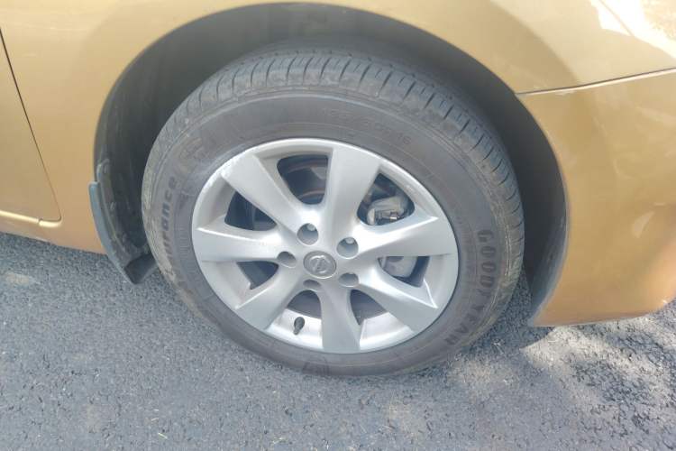 Used Nissan Tiida 2011 1.6L CVT Smart Version Right Front Wheel Hub