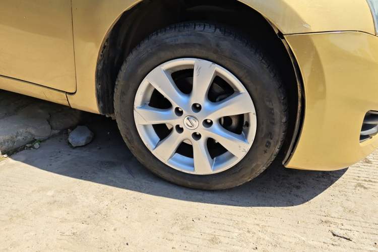 Used Nissan Tiida 2011 1.6L CVT Comfort Model Right Front Wheel Hub