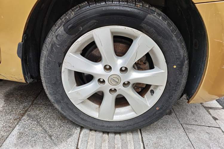 Used Nissan Tiida 2011 1.6L Manual Smart Version Right Front Wheel Hub