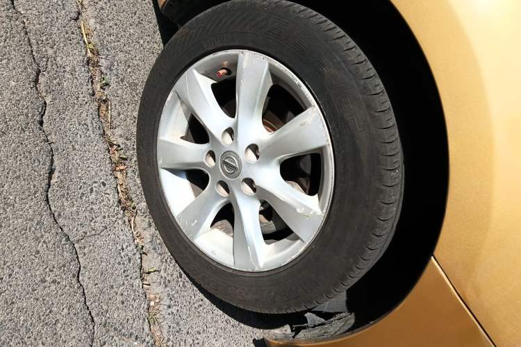 Used Nissan Tiida 2011 1.6L CVT Comfort Model Right Front Wheel Hub