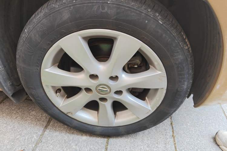 Used Nissan Tiida 2011 1.6L CVT Smart Version Right Front Wheel Hub