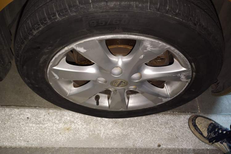 Used Nissan Tiida 2011 1.6L CVT Smart Version Right Front Wheel Hub