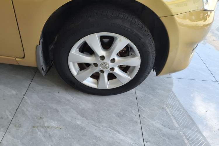Used Nissan Tiida 2011 1.6L CVT Comfort Model Right Front Wheel Hub