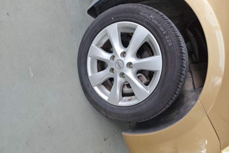 Used Nissan Tiida 2011 1.6L CVT Comfort Model Right Front Wheel Hub