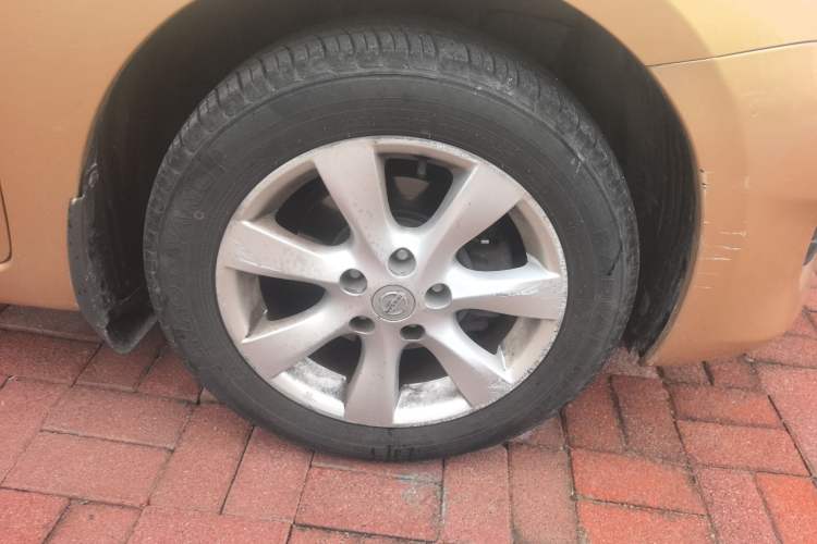 Used Nissan Tiida 2011 1.6L CVT Smart Version Right Front Wheel Hub