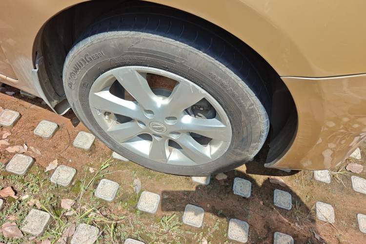 Used Nissan Tiida 2011 1.6L CVT Smart Version Right Front Wheel Hub