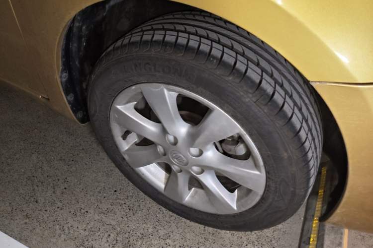 Used Nissan Tiida 2011 1.6L CVT Smart Version Right Front Wheel Hub