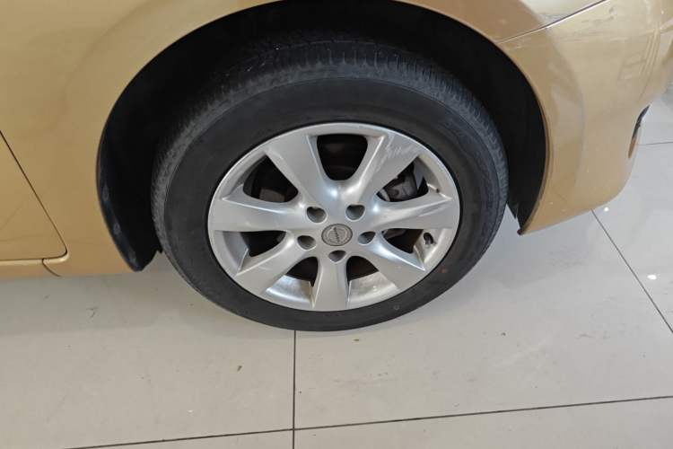 Used Nissan Tiida 2011 1.6L CVT Smart Version Right Front Wheel Hub