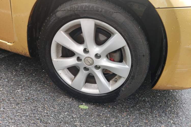 Used Nissan Tiida 2011 1.6L CVT Comfort Model Right Front Wheel Hub