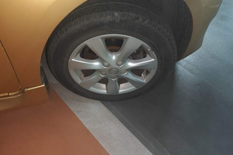 Used Nissan Tiida 2011 1.6L Manual Smart Version Right Front Wheel Hub