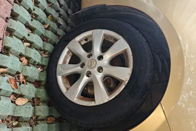 Used Nissan Tiida 2011 1.6L CVT Smart Version Right Front Wheel Hub